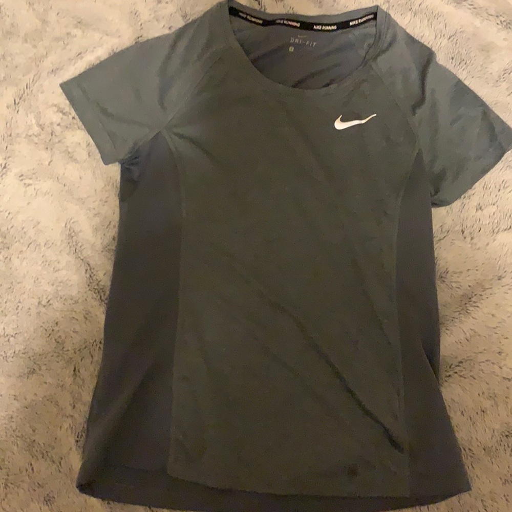 nike running tshirt